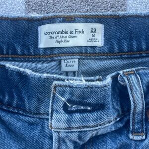 Abercrombie - The 4” Mom Short